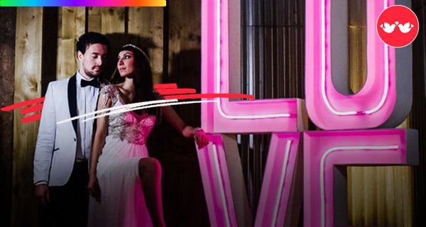 Brilhando no escuro: Neon no seu casamento