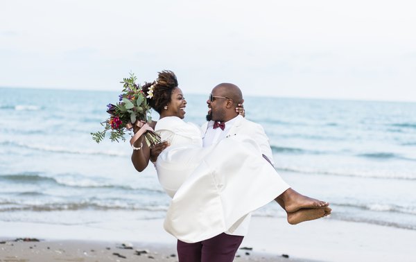 Sonhando em casar na praia, noivos?